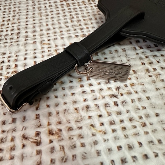 Coach Peanuts Snoopy Woodstock hug black leather luggage tag with silver hw - Picture 3 of 8